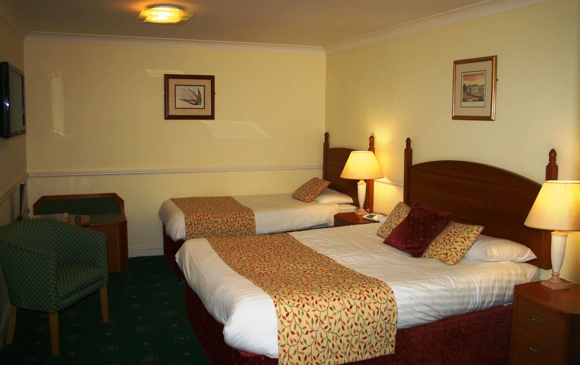 Queens Head Inn Nassington Kültér fotó