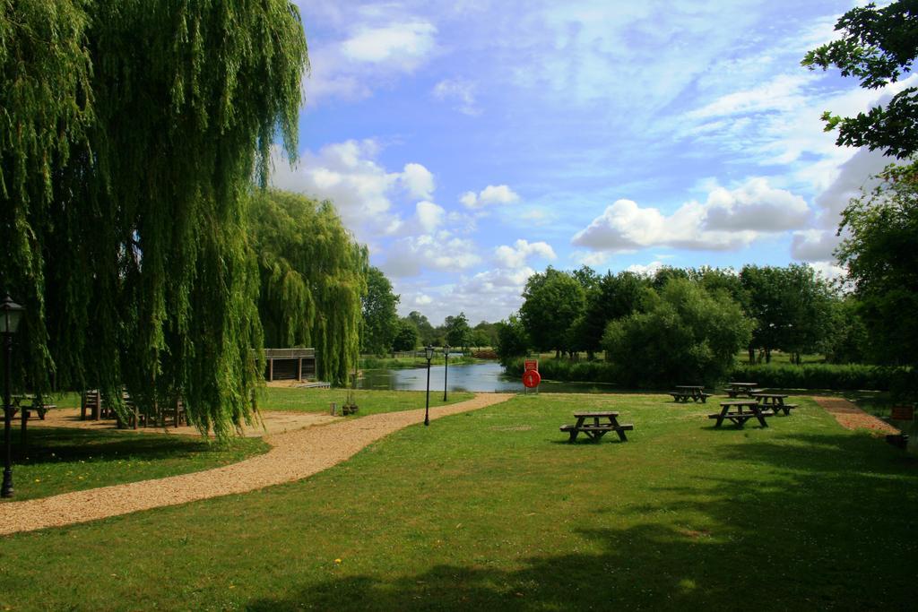 Queens Head Inn Nassington Kültér fotó