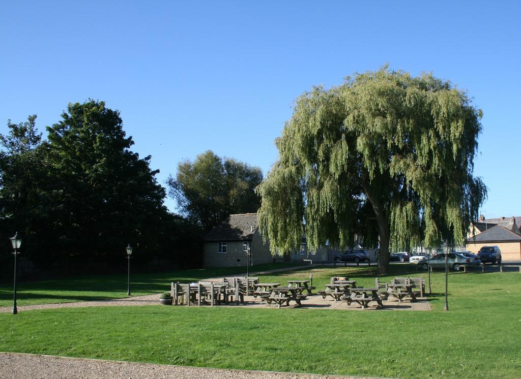 Queens Head Inn Nassington Kültér fotó
