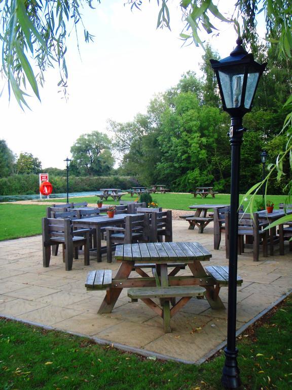 Queens Head Inn Nassington Kültér fotó