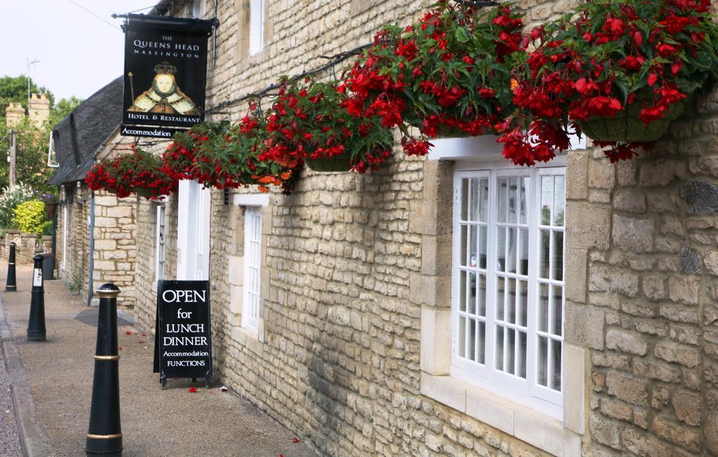 Queens Head Inn Nassington Kültér fotó