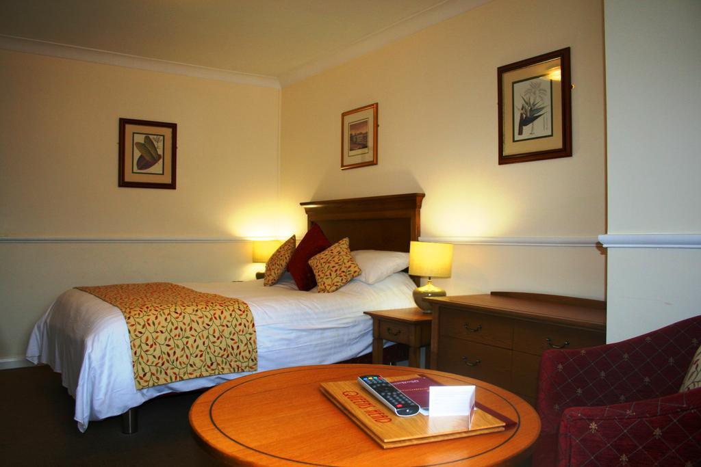 Queens Head Inn Nassington Kültér fotó