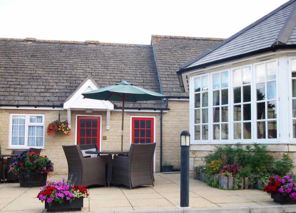 Queens Head Inn Nassington Kültér fotó