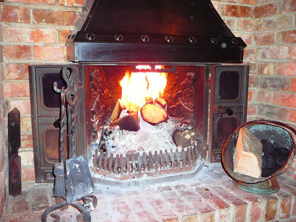 Queens Head Inn Nassington Kültér fotó